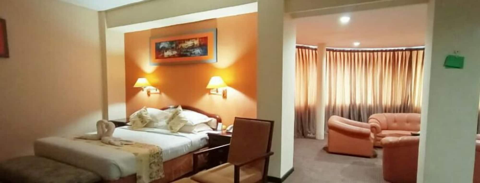 Hotel Mariat Sorong Exteriör bild