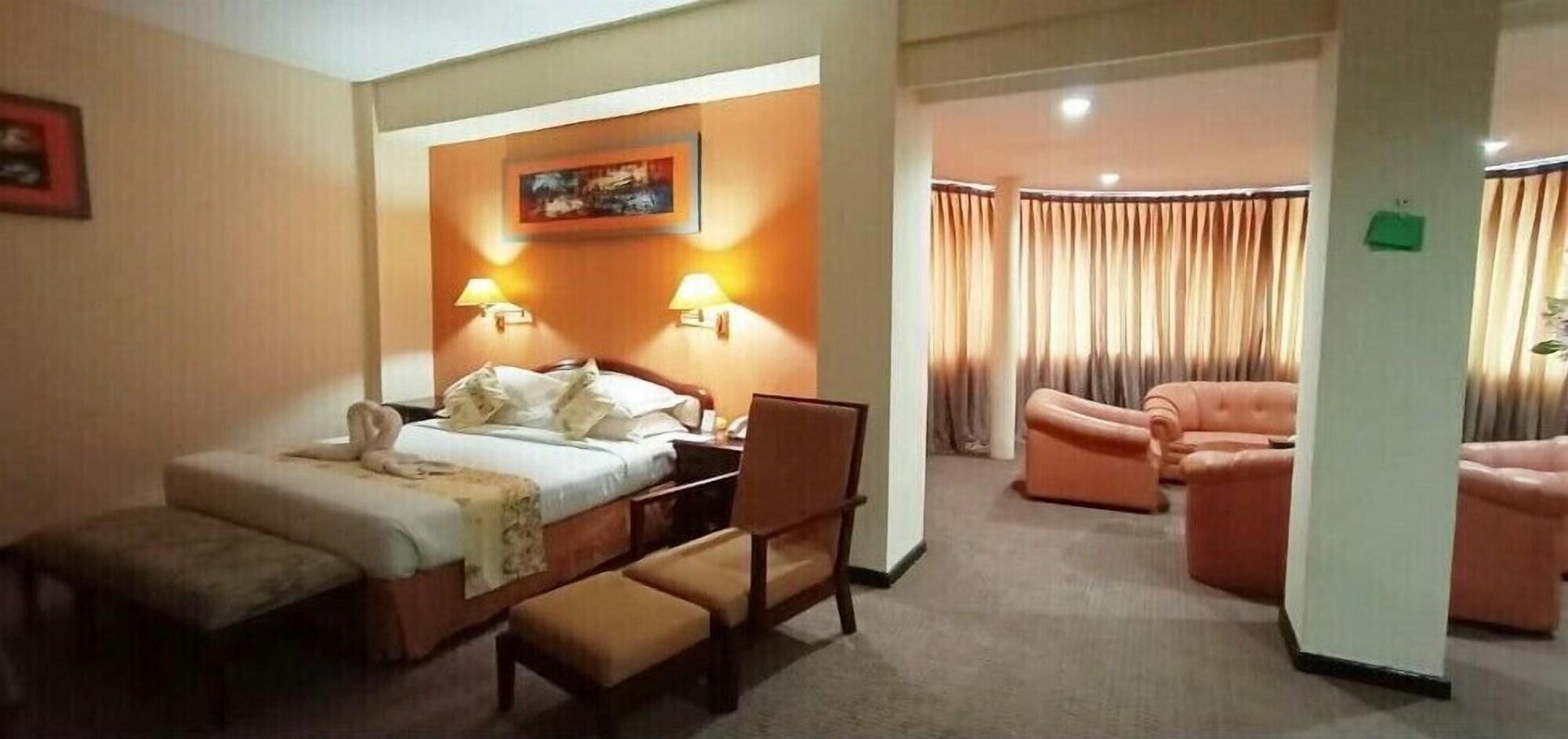 Hotel Mariat Sorong Exteriör bild
