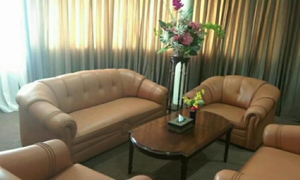 Hotel Mariat Sorong Exteriör bild