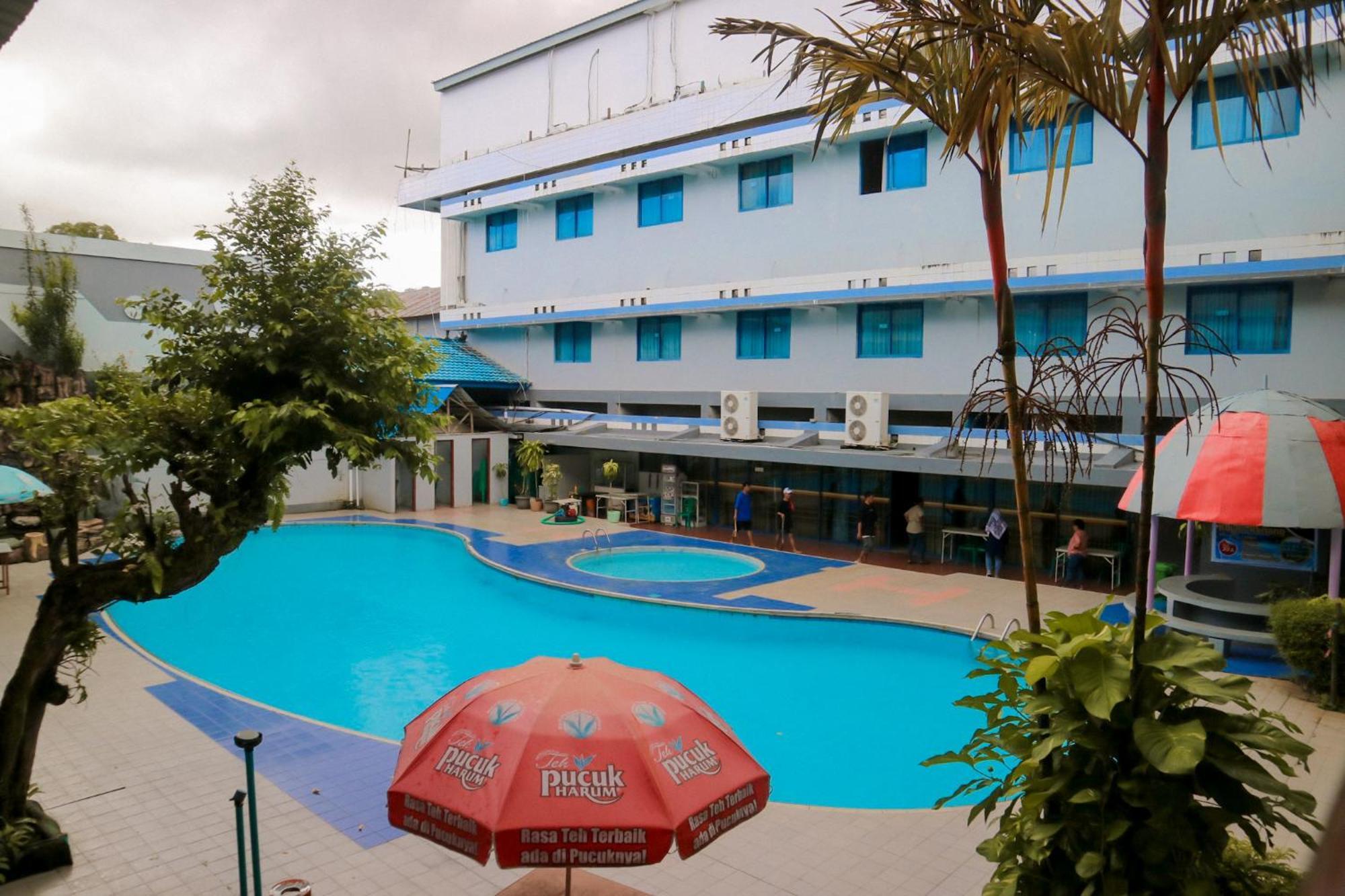 Hotel Mariat Sorong Exteriör bild