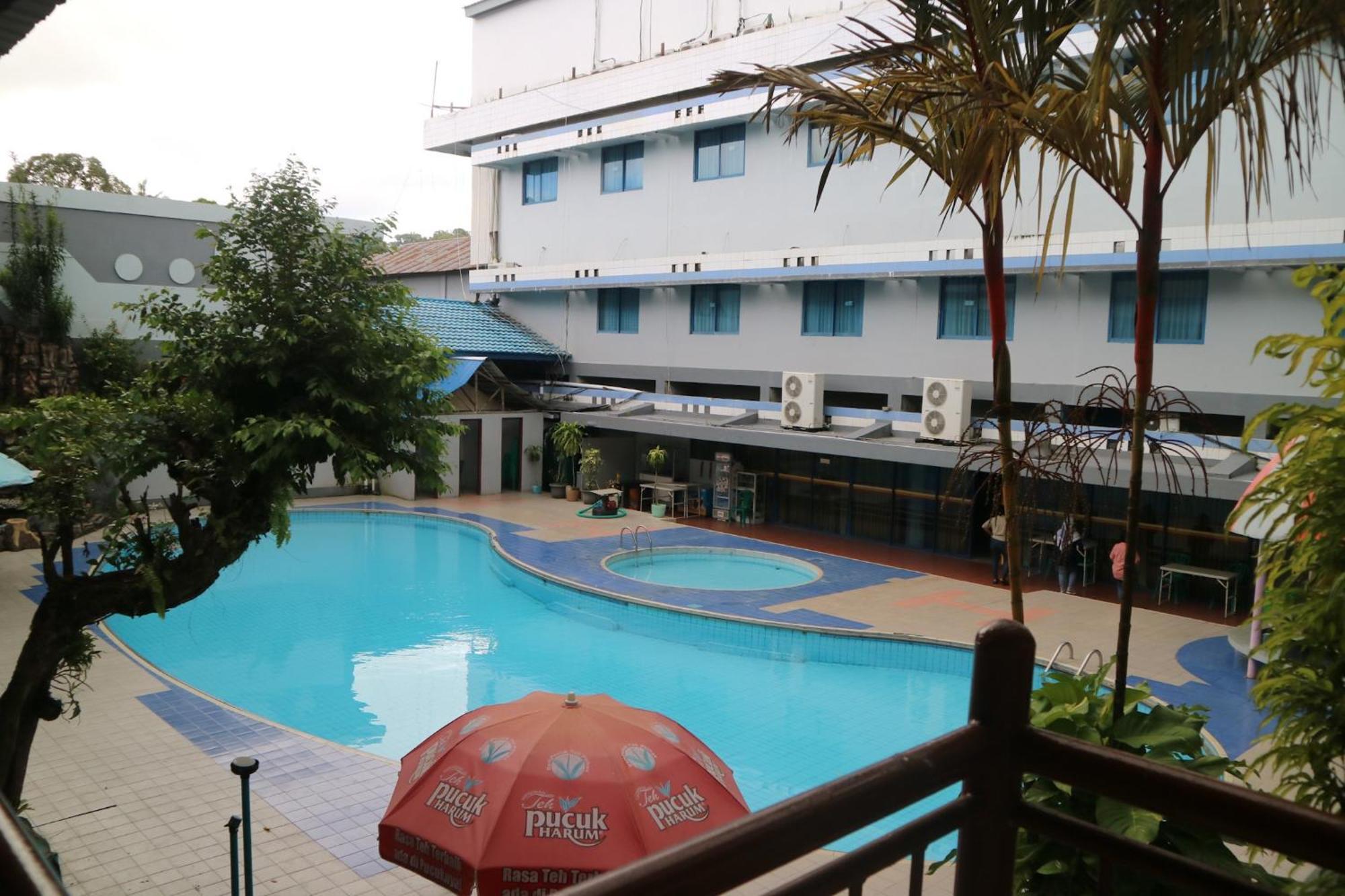Hotel Mariat Sorong Exteriör bild
