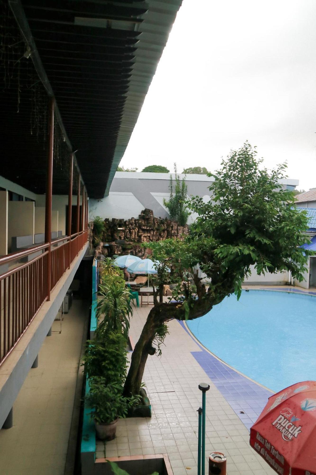 Hotel Mariat Sorong Exteriör bild
