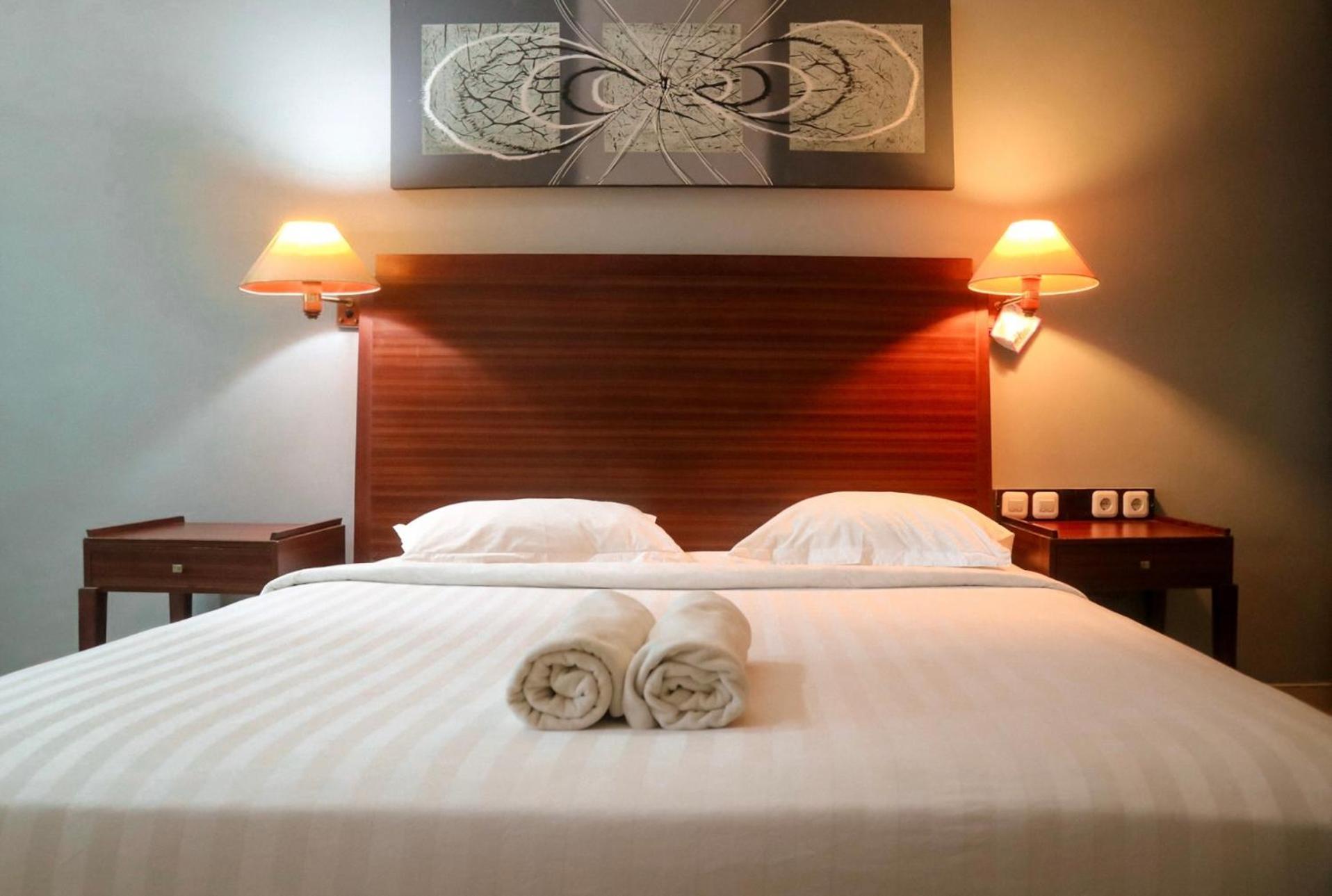Hotel Mariat Sorong Exteriör bild