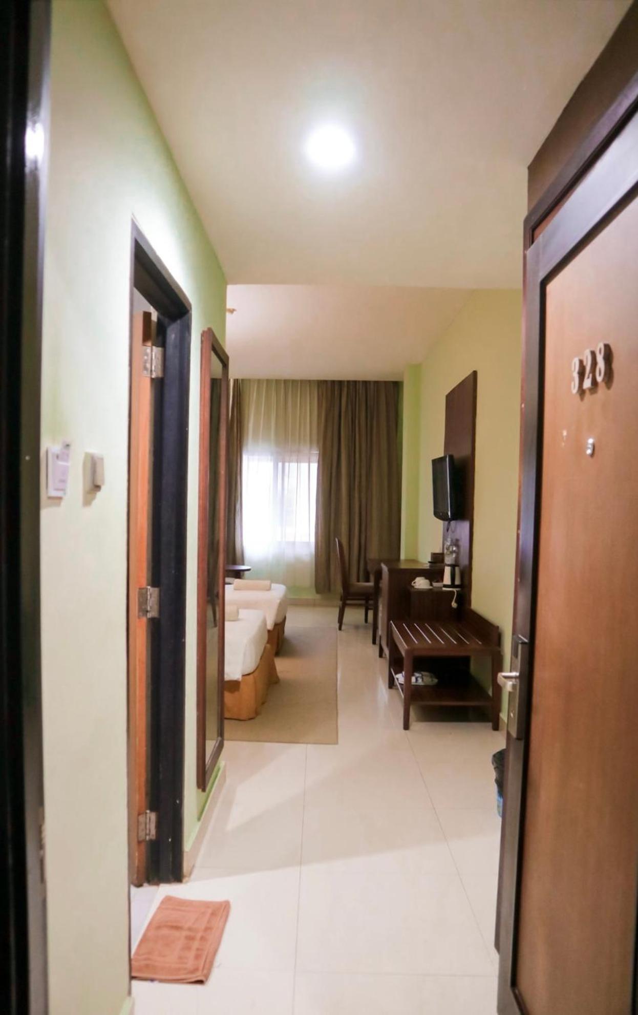 Hotel Mariat Sorong Exteriör bild