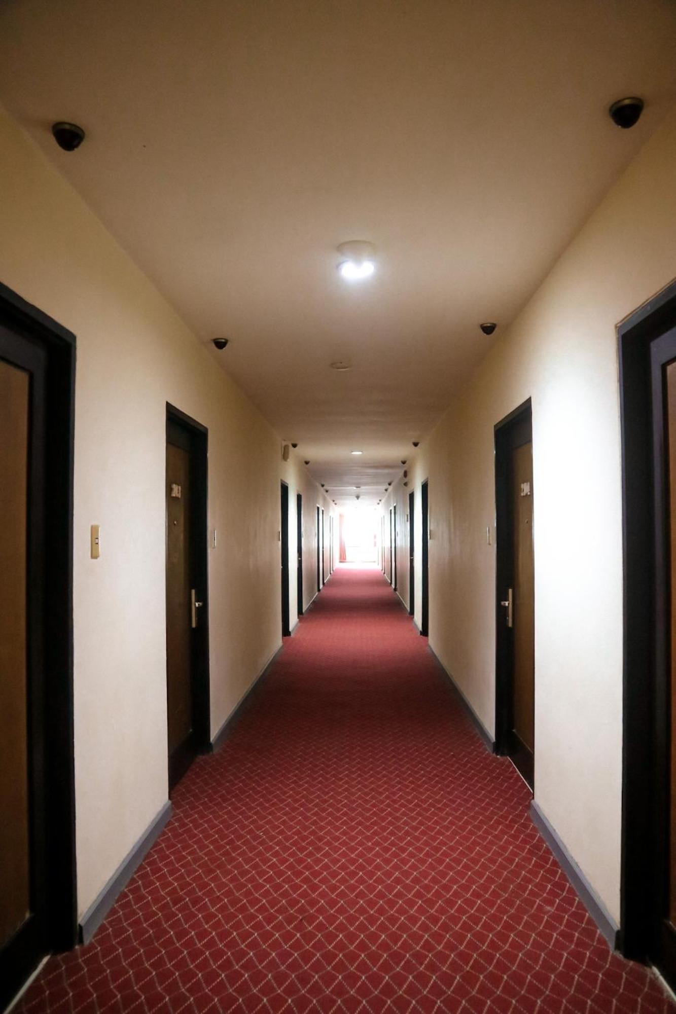 Hotel Mariat Sorong Exteriör bild