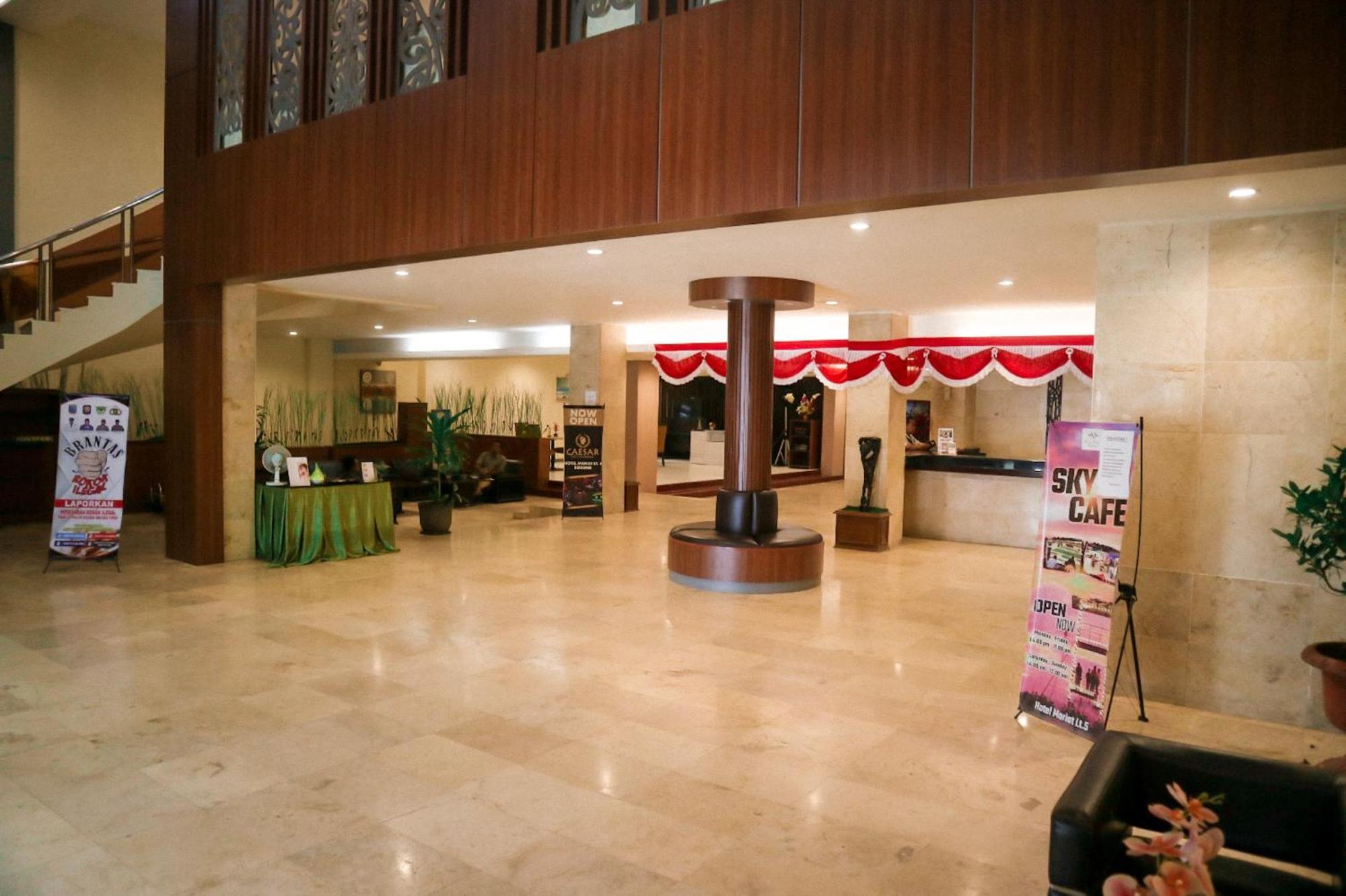 Hotel Mariat Sorong Exteriör bild